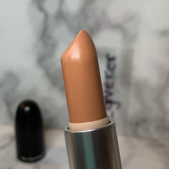 SELF AWARE Amplified Lipstick MAC - Picture 6 of 13